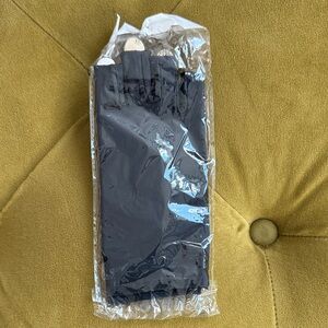 UV protecting gloves for manicures